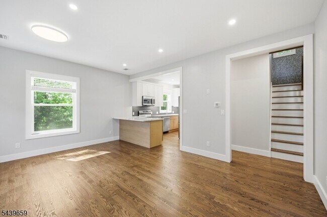 Building Photo - 40 Jardine Rd