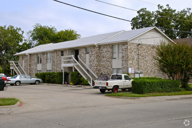 Building Photo - Mems Apartments