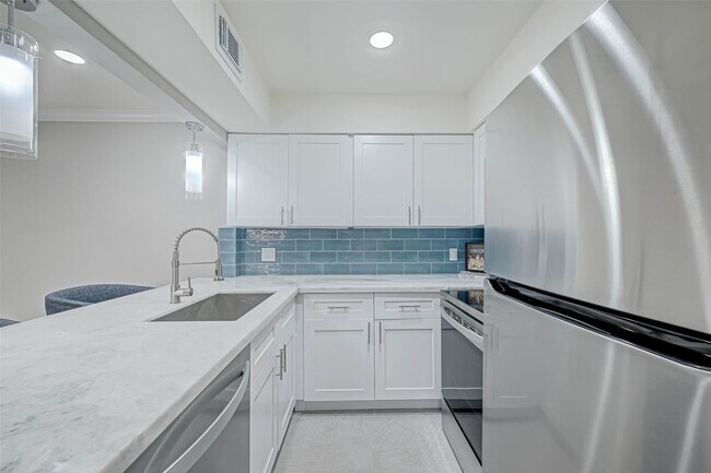 Building Photo - 925 Wax Myrtle Ln