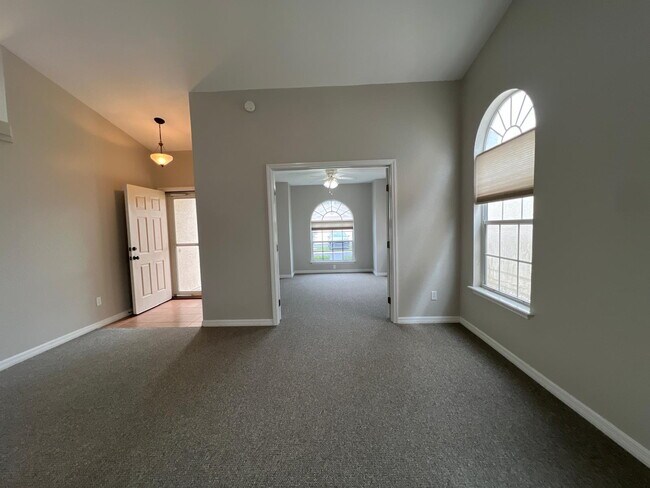 Building Photo - **MOVE-IN SPECIAL 2 WEEKS FREE IN SEPTEMBER***Beautiful 3 BD 2 BATH Home in Gated Community