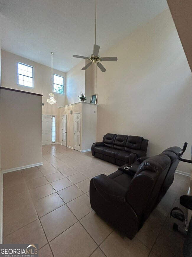 Building Photo - 5335 Lakebrooke Run