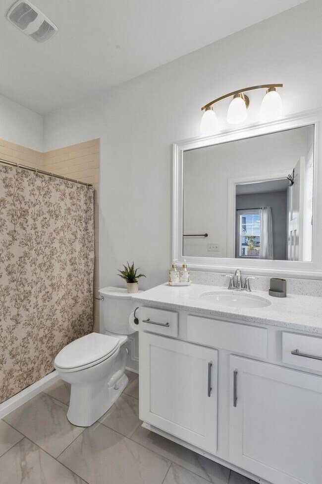 Building Photo - Move in Special!!! $500 off first months r...