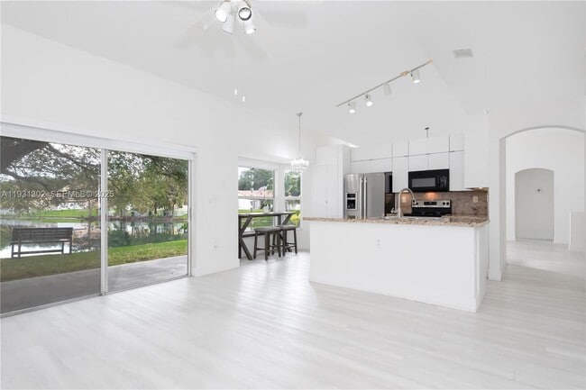 Building Photo - 1901 SW 129th Terrace