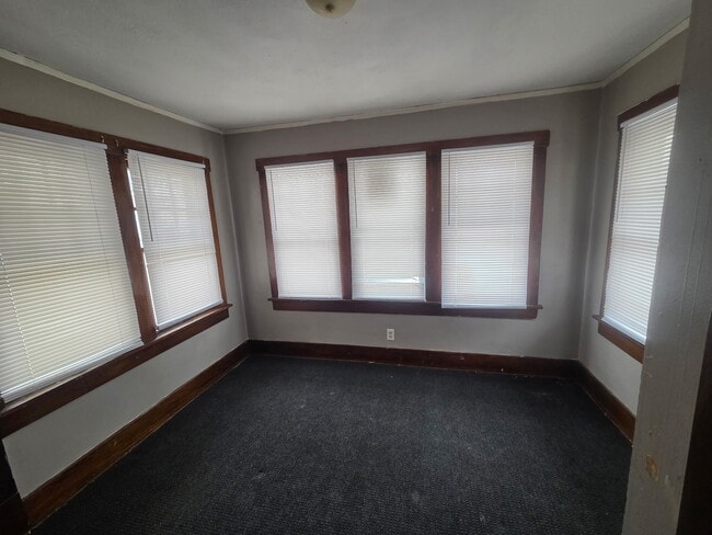 Building Photo - 651 W Wood St