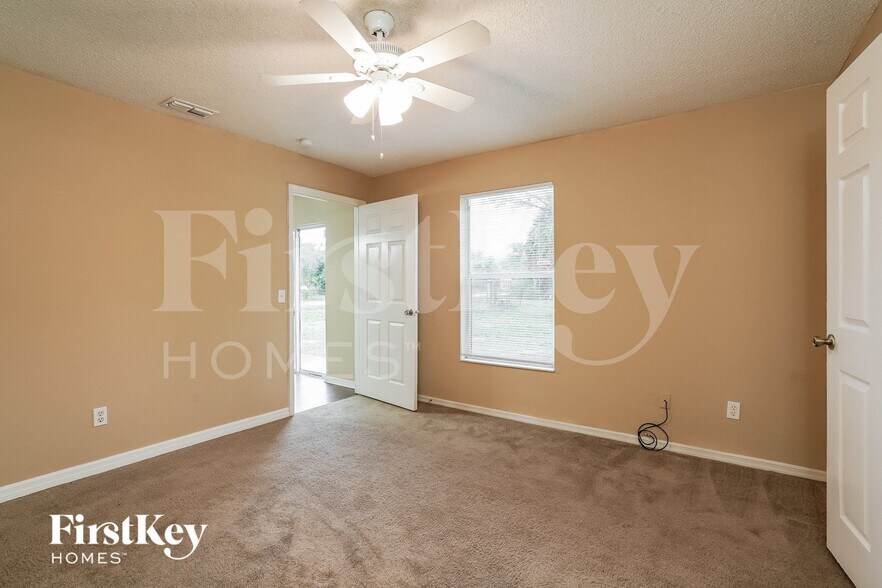 Building Photo - 490 Clay St