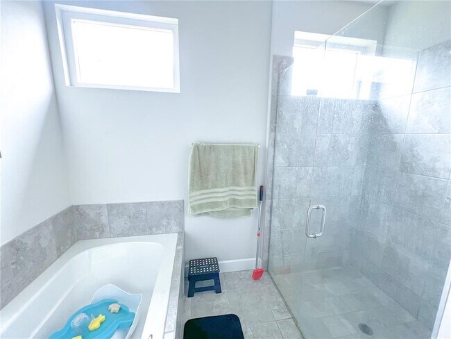 Building Photo - 9340 SW 67th Ln