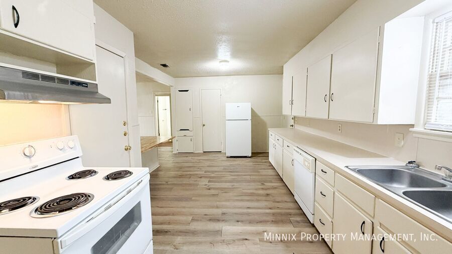 Building Photo - 2113 S Loop 289