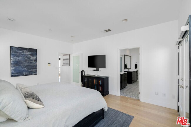 Building Photo - 5732 S Celedon Creek