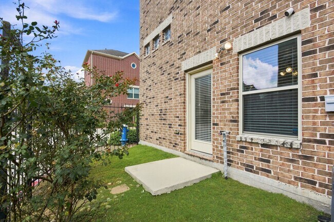 Building Photo - 11518 Main Cypress Dr