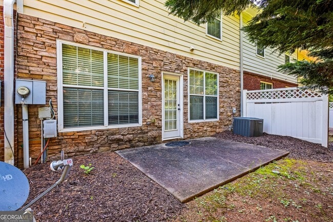 Building Photo - 558 Woodland Park Terrace