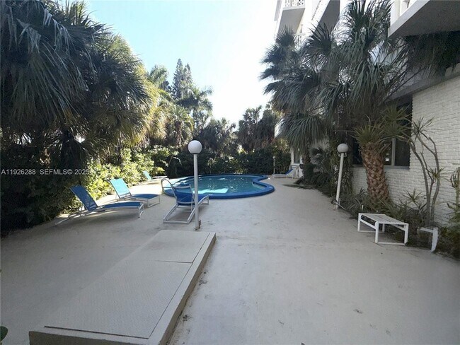 Building Photo - 9700 E Bay Harbor Dr