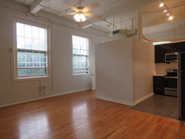 Building Photo - 1401 Scott St