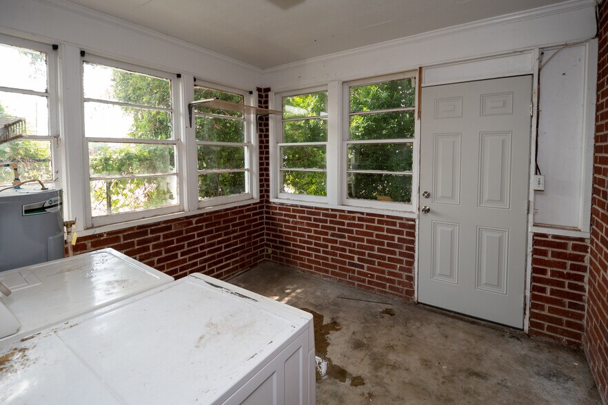 Building Photo - 1313 Hamrick St
