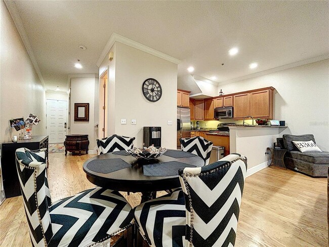 Building Photo - 3210 W Horatio St