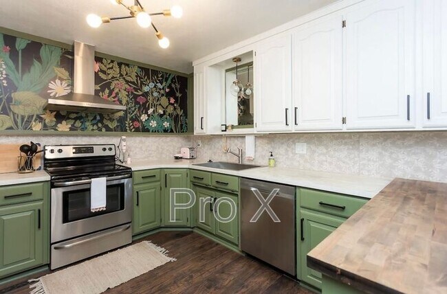 Building Photo - 6 Lambeth Cir