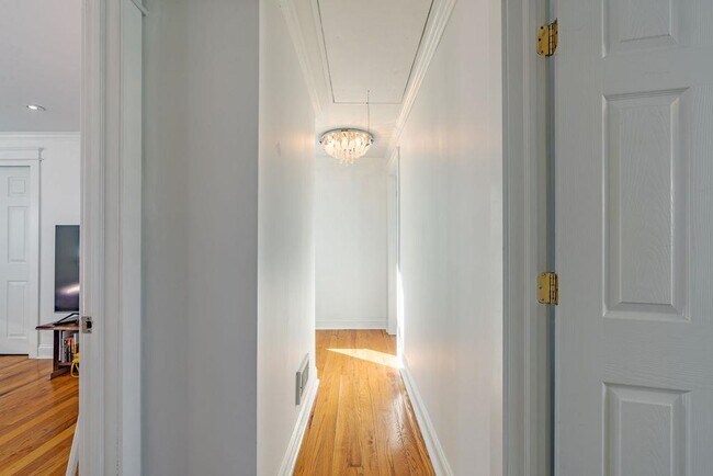 Building Photo - 179 Hobart Ave