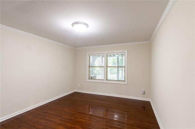 Building Photo - 3014 Skyland Dr NE