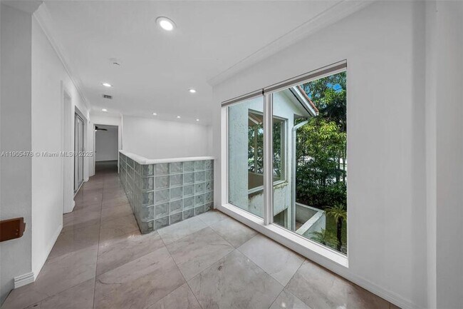 Building Photo - 4000 Alhambra Cir