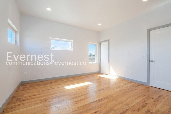 Building Photo - 1237 Tennyson St