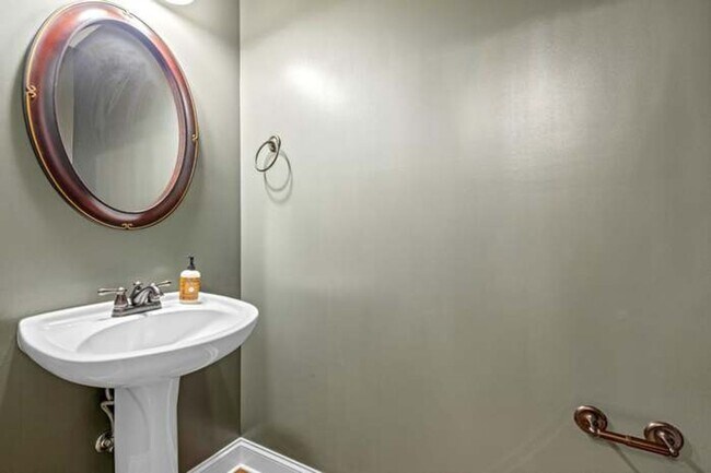 Building Photo - Spacious 4BR House in Ooltewah