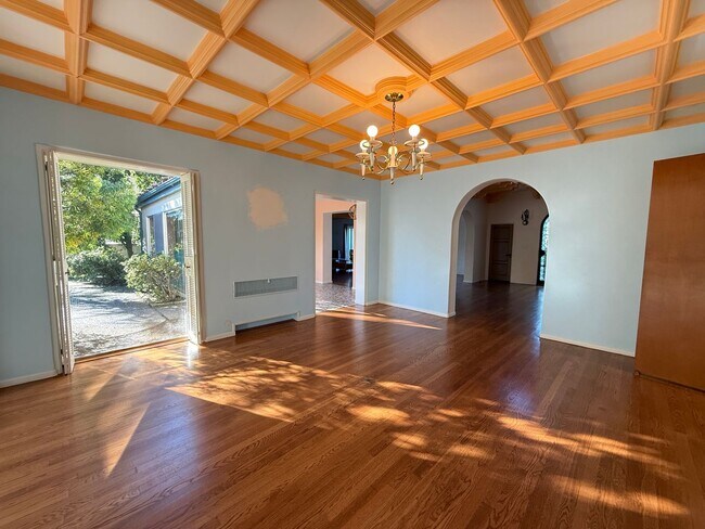 Building Photo - Luxury Upper Piedmont Estate