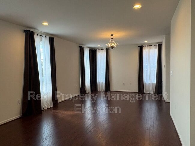 Building Photo - 114 Alliance Ct