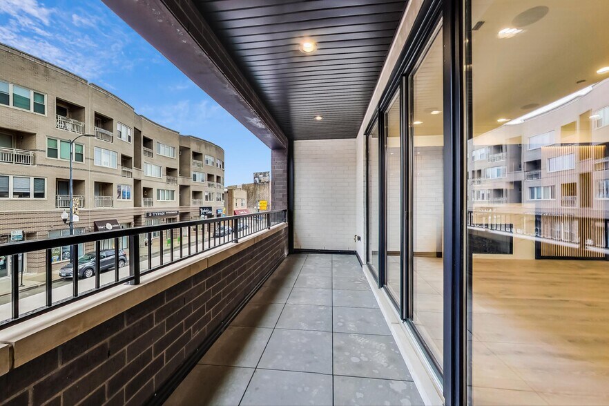 Building Photo - 4925 N Lincoln Ave