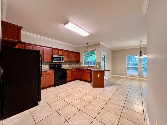 Building Photo - 564 S Pierremont Dr