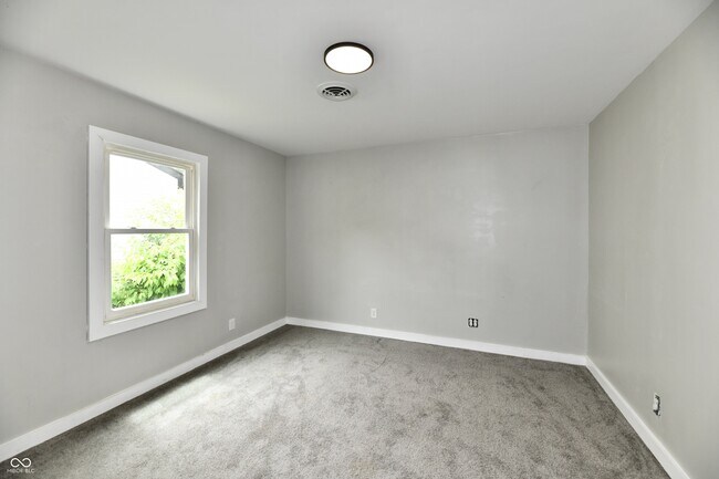 Building Photo - 3550 Eisenhower Dr