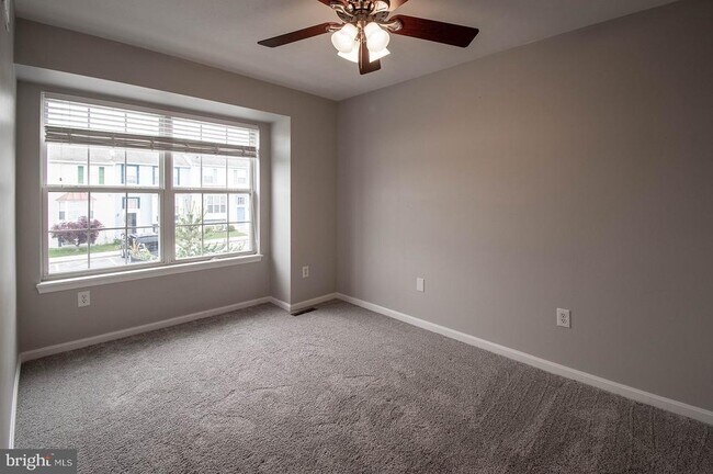 Building Photo - 5620 Queen Anne Ct