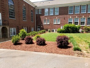 Building Photo - College Hill West Point Apts