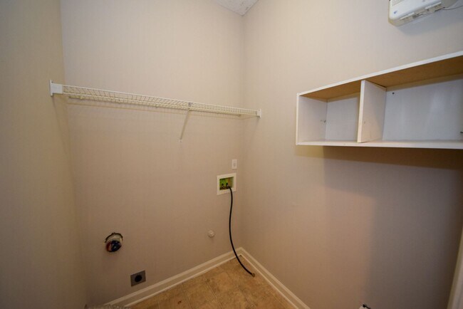Building Photo - Great 3 bed, 2 bath home in Cordova with w...