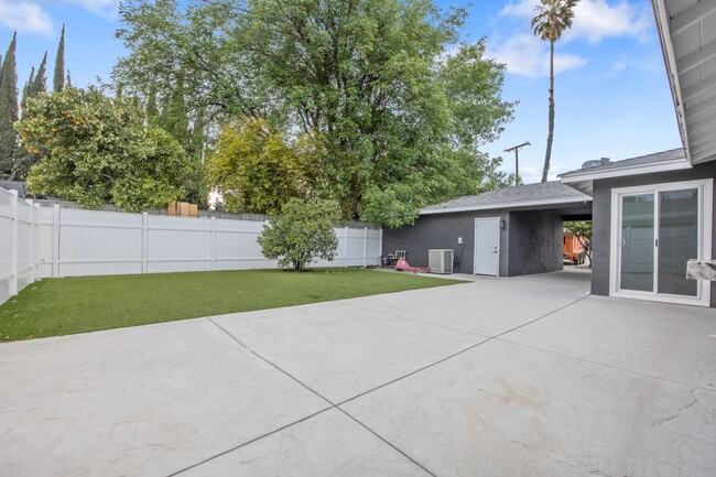 Primary Photo - 22650 Sherman Way
