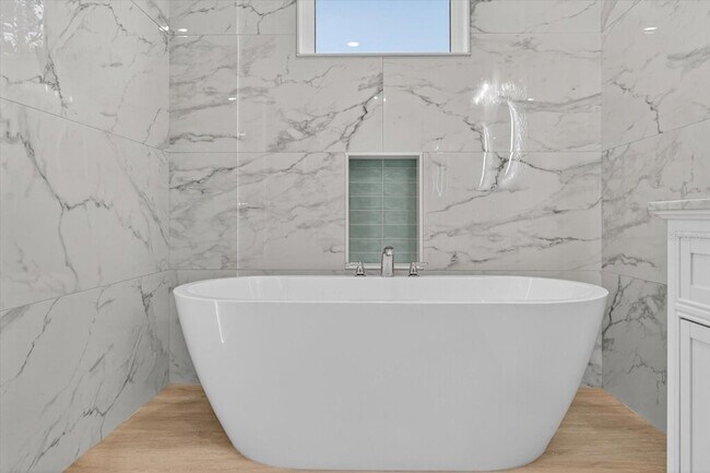 Building Photo - 207 Athens St