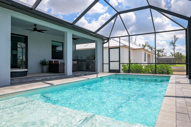 Building Photo - 3432 SW 8th St