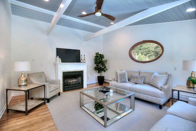 Building Photo - 19 Woodchuck Ct