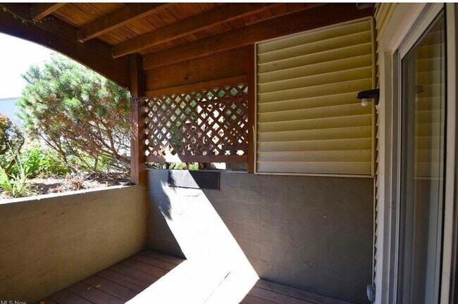 Building Photo - 1448 Cedarwood Dr