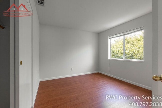 Building Photo - 1459 Chavez Way