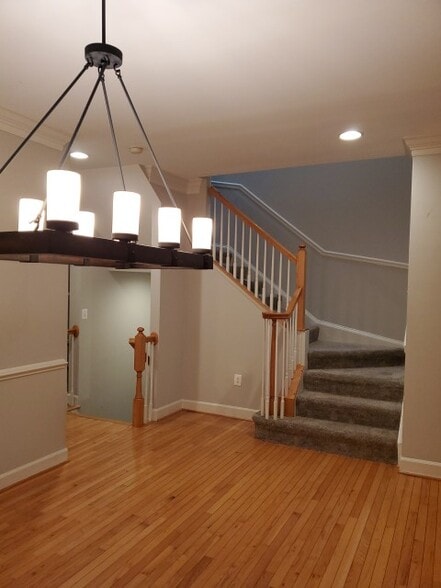 Building Photo - 720 Vestal St