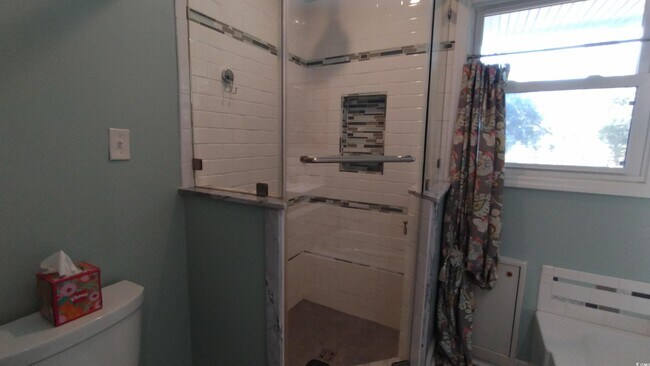 Building Photo - 710 Yucca Ave