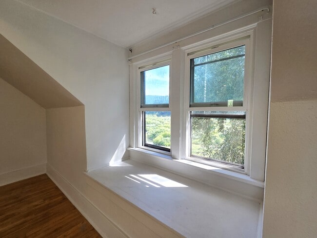 Building Photo - 5782 Bridger Canyon Rd