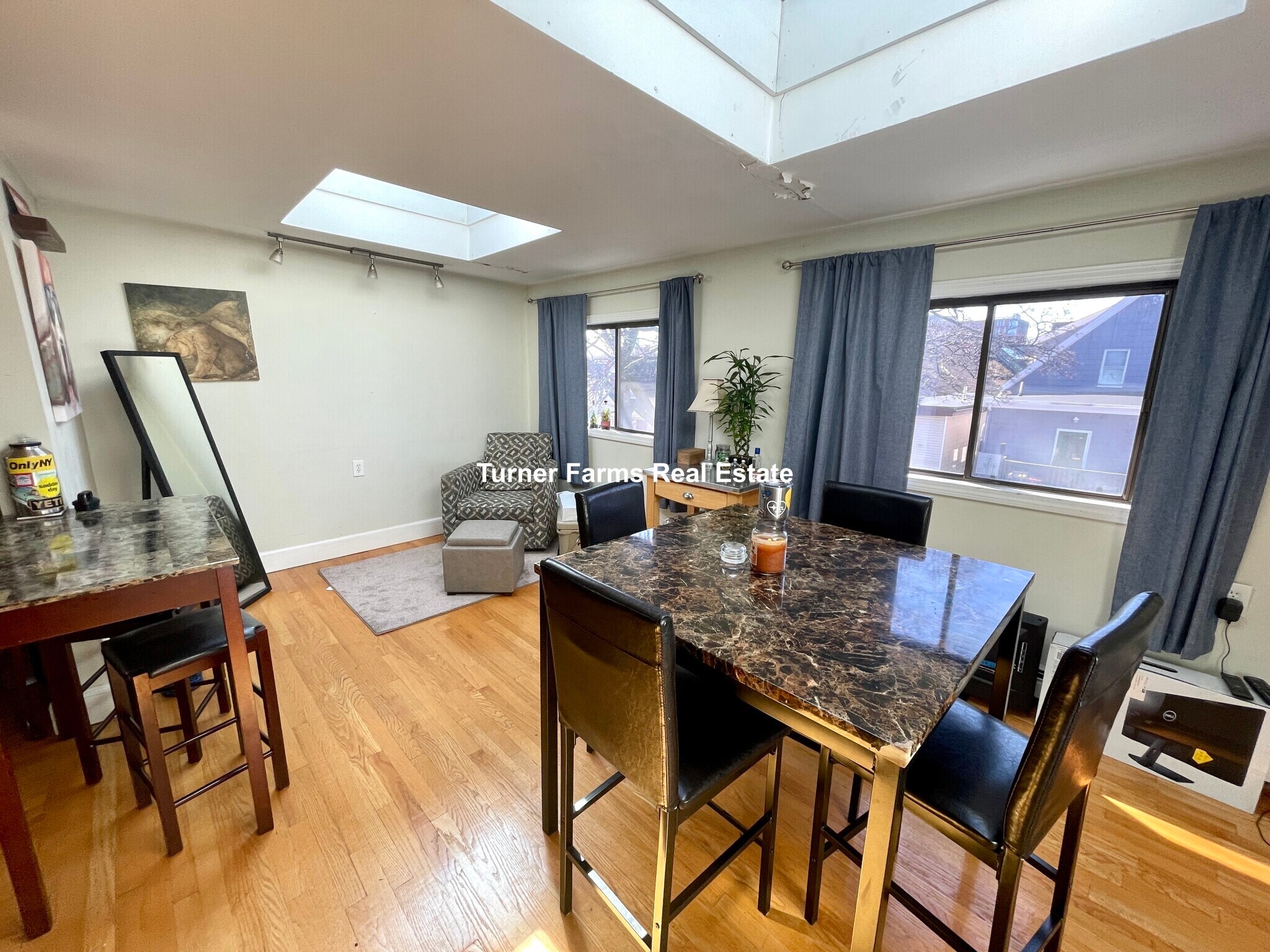 Building Photo - 10 Evergreen Ave