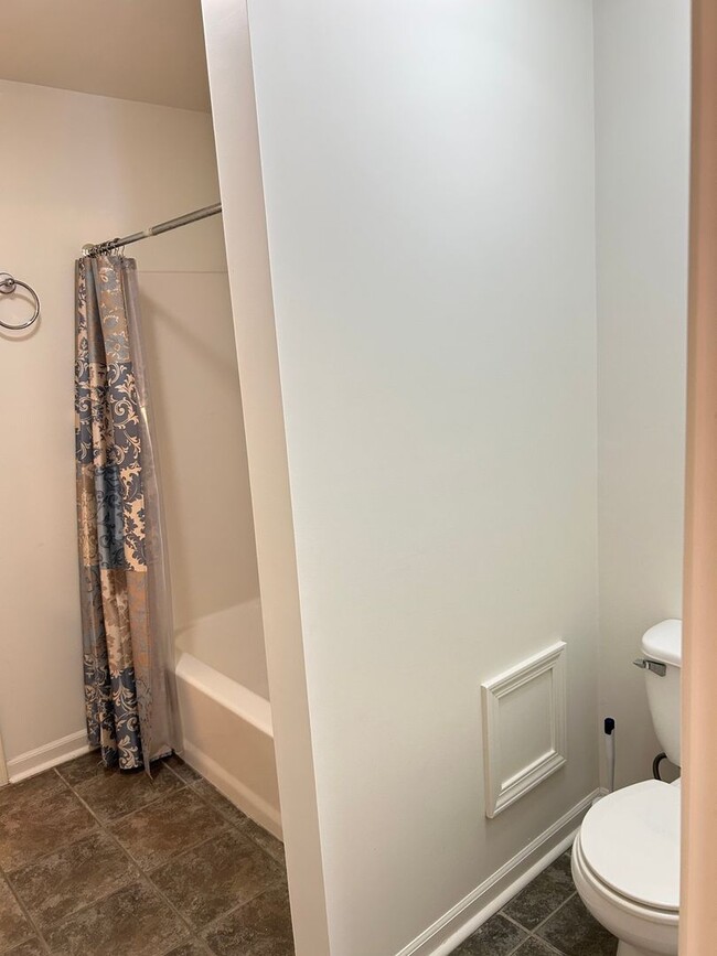 Building Photo - Spacious 2BR Town house in Houma