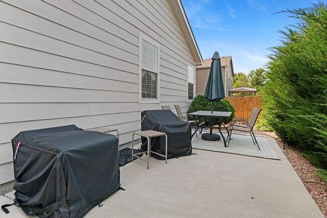 Building Photo - Updated 3bed/3bath with Finished Basement