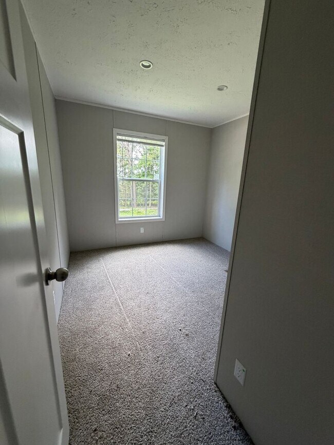 Building Photo - Coming Soon - Secluded 3 Bedroom 2 Bath Home in Spring Grove Schools!