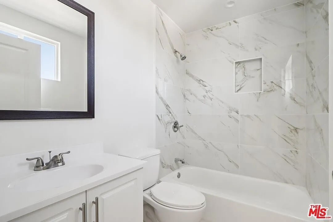 Building Photo - 1673 E 111th St