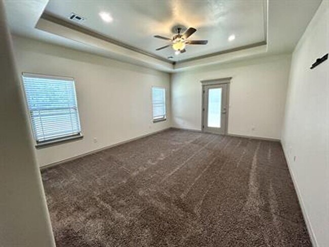 Building Photo - 4 Bedroom