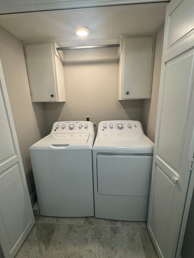 Building Photo - Available NOW in Hammond Hills!!!