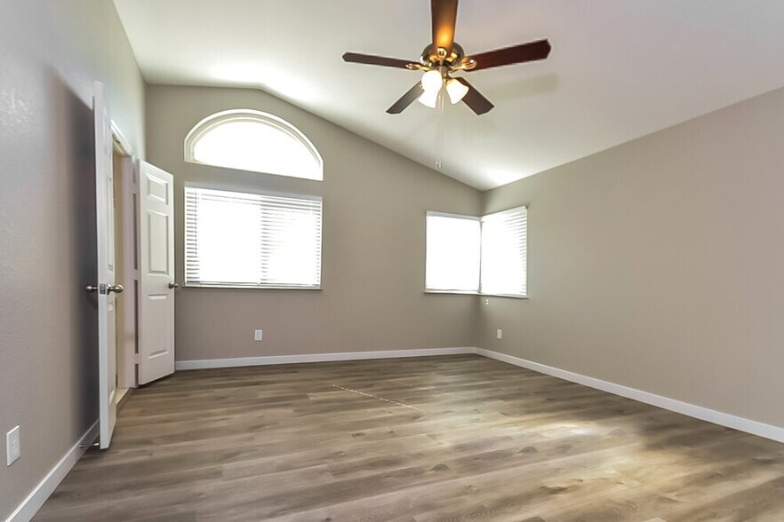 Building Photo - 7929 Dover Shores Ave