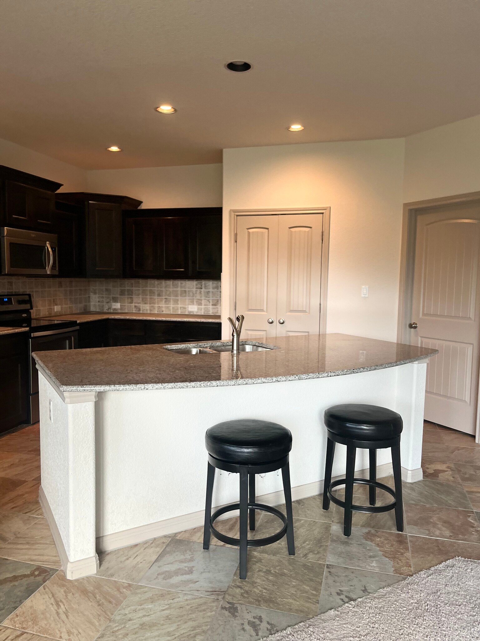 Building Photo - 617 Algerita Dr